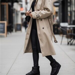 UGG Dry Tech Water Proof ankle Boots Moon Boots Platform Booties Black Size 7.5